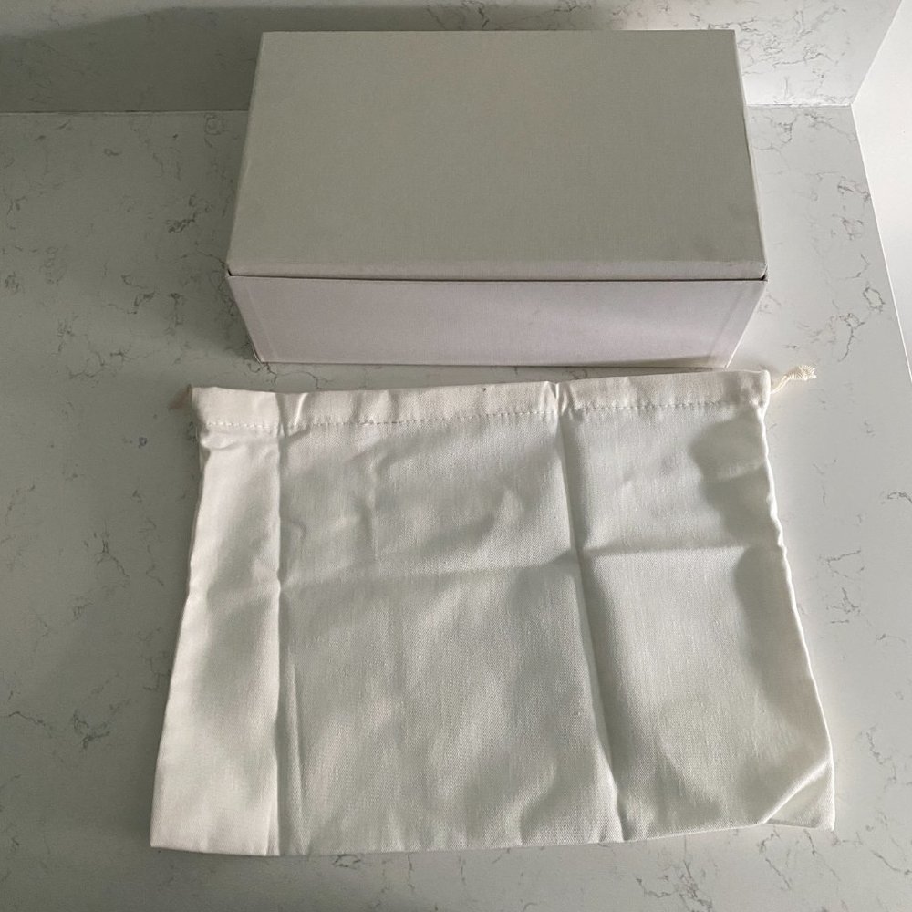 Frame White Rectangular Designer Shoe Box and Shoe Bag - Picture 3 of 9